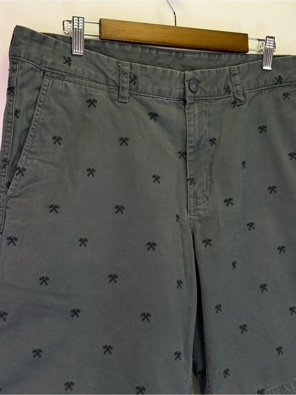 The North Face Men's Grey Embroidered Ice‎ Axe Chino Shorts Size 36